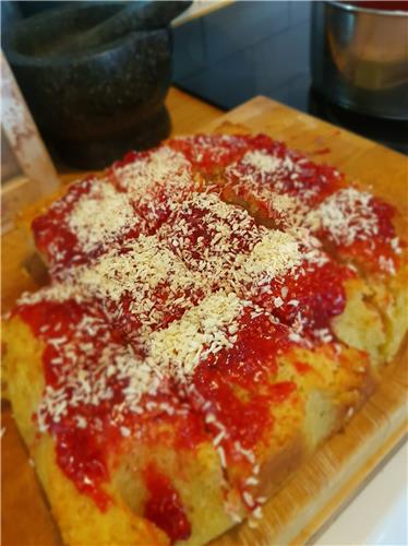 Raspberry and Coconut Traybake